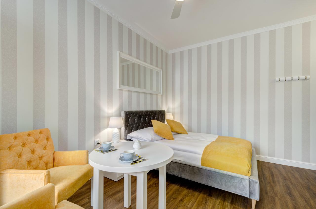 3 City Apartments - Solaro 소포트 외부 사진